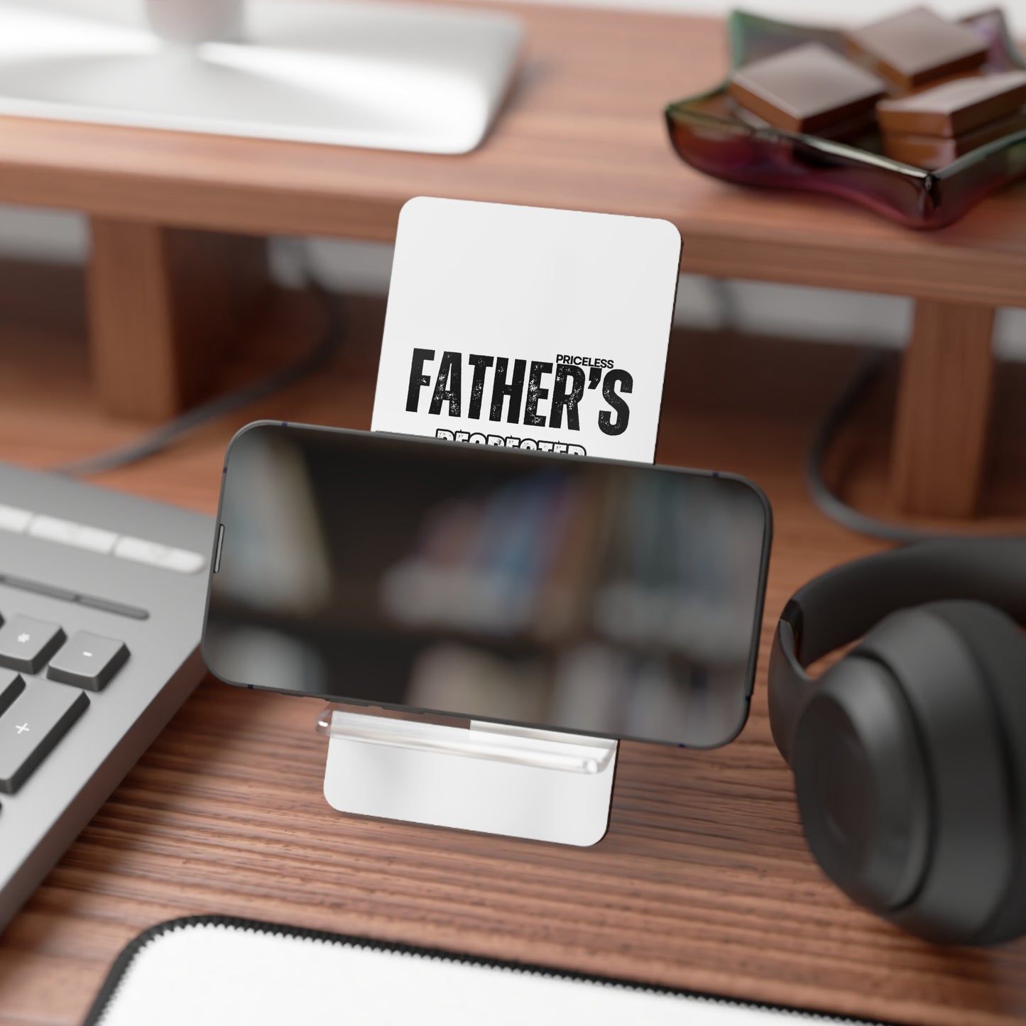 Dads Smartphone Display Stand - Perfect Gift for Father's Day